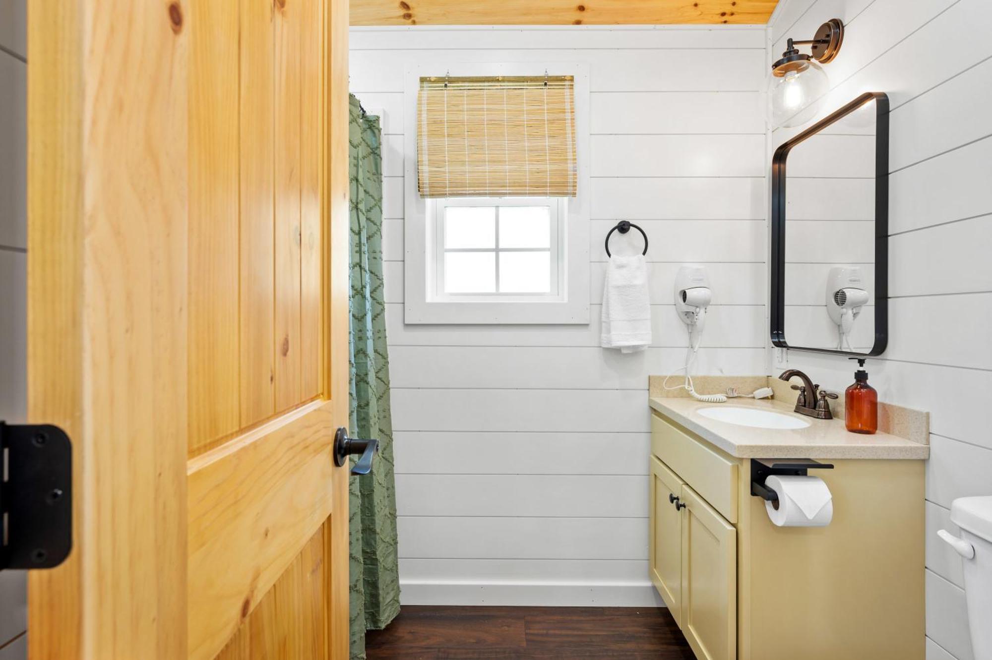 The Lodges At Eden Reserve - Pet Friendly Cabins Near Ark Williamstown Exterior photo