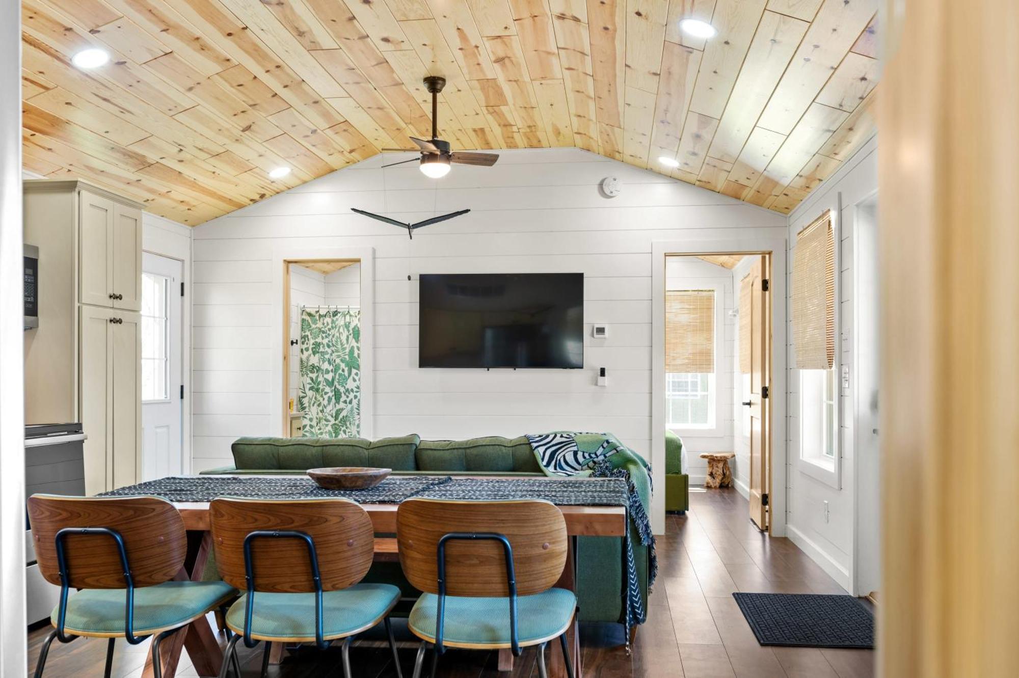 The Lodges At Eden Reserve - Pet Friendly Cabins Near Ark Williamstown Exterior photo