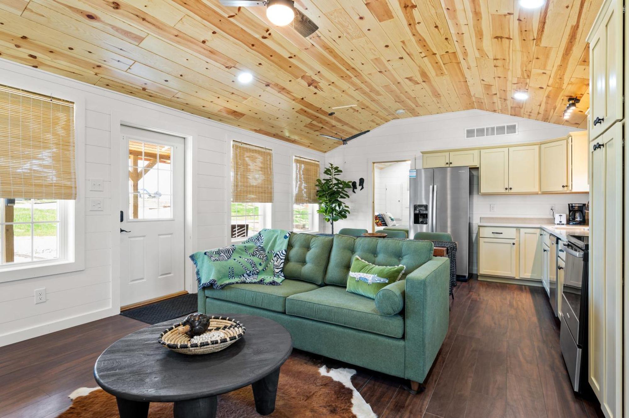 The Lodges At Eden Reserve - Pet Friendly Cabins Near Ark Williamstown Exterior photo